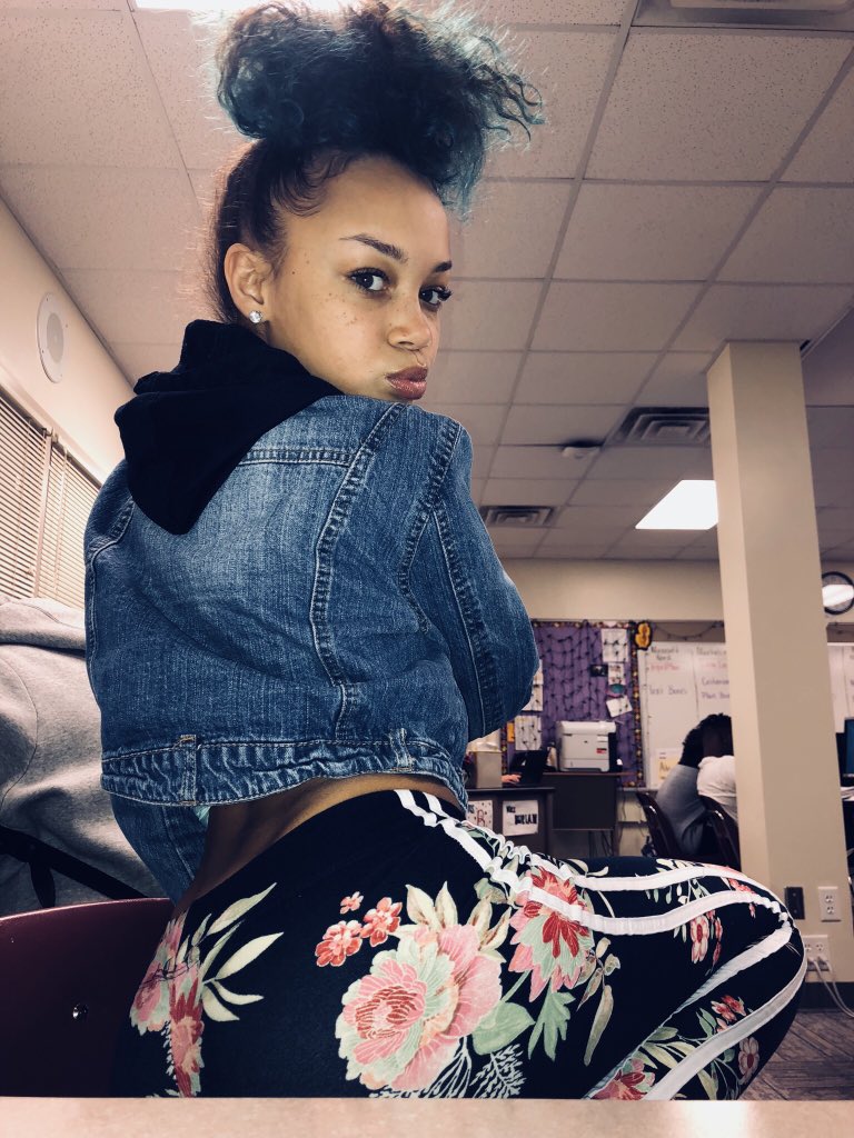 Keyykizzle's tweet image. 🤫🤫