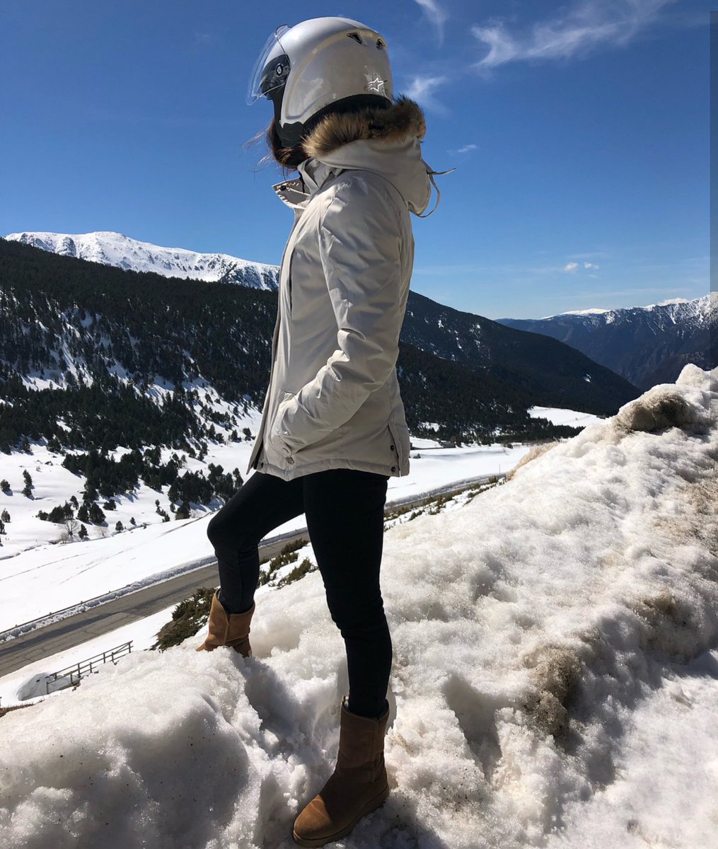 CandicePascal_'s tweet photo. Comme dans #lagrandevadrouille , merci Éric! #sidecar @AndWinterGuest  @andorraworld_ad https://t.co/ZnmNiP7VNP