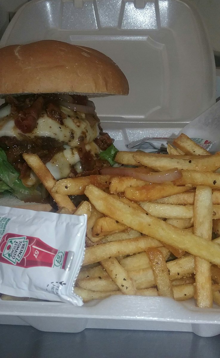sixone4hustle's tweet photo. Yes, that is your Sandwich! https://t.co/XIsAogVEYN