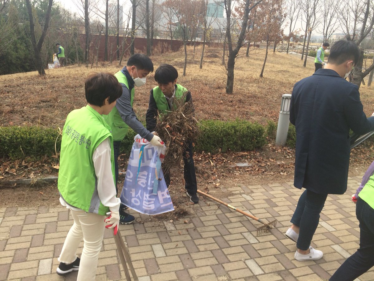 #성남시 #정보통신과 #봄맞이대청소
3월29일 새봄맞이 화랑공원에서 청소를 진행하였습니다 :)