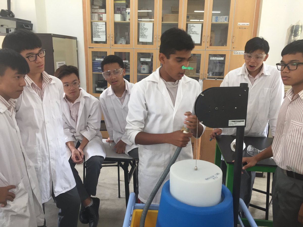 KTJSeniorSchool's tweet photo. Form 4 @KTJ_School learning about breathing and respiration. #Biology https://t.co/5UEYkOI2yD