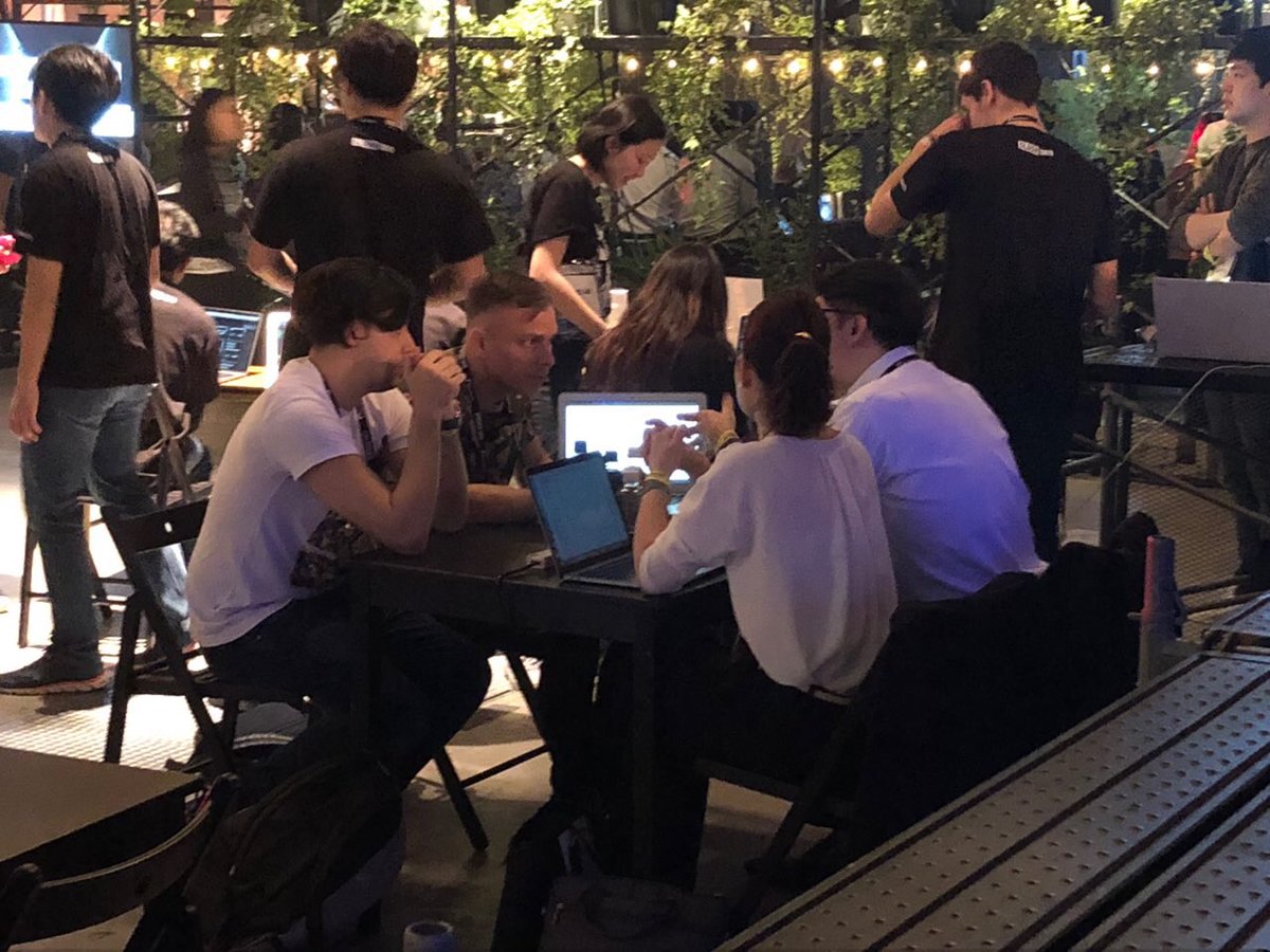 Speed dating meeting with Fhenox Capital at #slushtokyo18