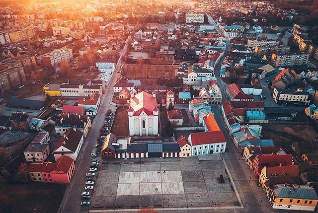 NejauNet's tweet photo. Sunset | #Kedainiai, #Lithuania #mavicpro #Lietuva #dronas #traveleurope #oldtownaerial #beautifullithuania #mavic #djimavic #djieurope #Kedainiaicity #lithuaniaaerial #VisitKedainiai #skypixel #realisbeautiful #natgeotravel #Kėdainiai #explorelithuania … https://t.co/XbYwC3Sm7k https://t.co/bMAocjlPfz