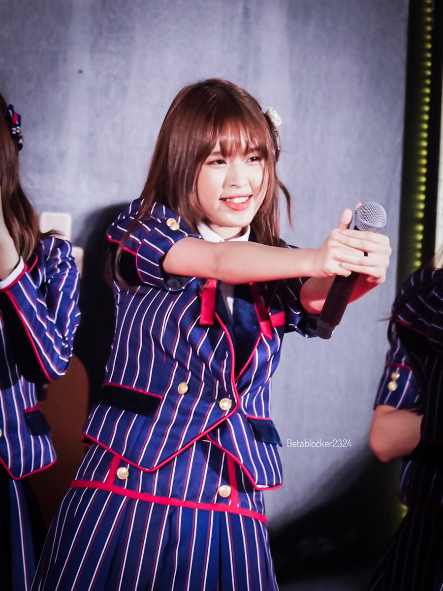 betablocker2324's tweet photo. แพ้อ่ะ แพ้มากๆ ยัยหนูววว
27/3/61 #MthaiToptalk #Toptalk2018 #MobileBNK48 #BNK48 https://t.co/Vb8ZPqGcs2
