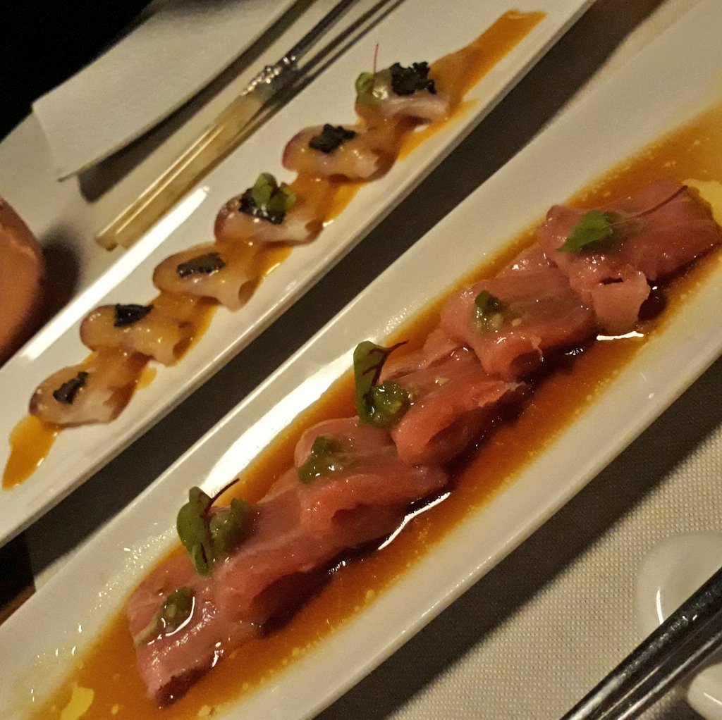 Marco_K18's tweet photo. #MuFish #cucina #orientale
Carpaccio di #ricciola e di #tonno:
il 1° sorprende ed entusiasma per la salsa, il 2° x la qualità delle 'carni' del pesce.
@mufish #NovateMilanese https://t.co/WA78cWfDwH