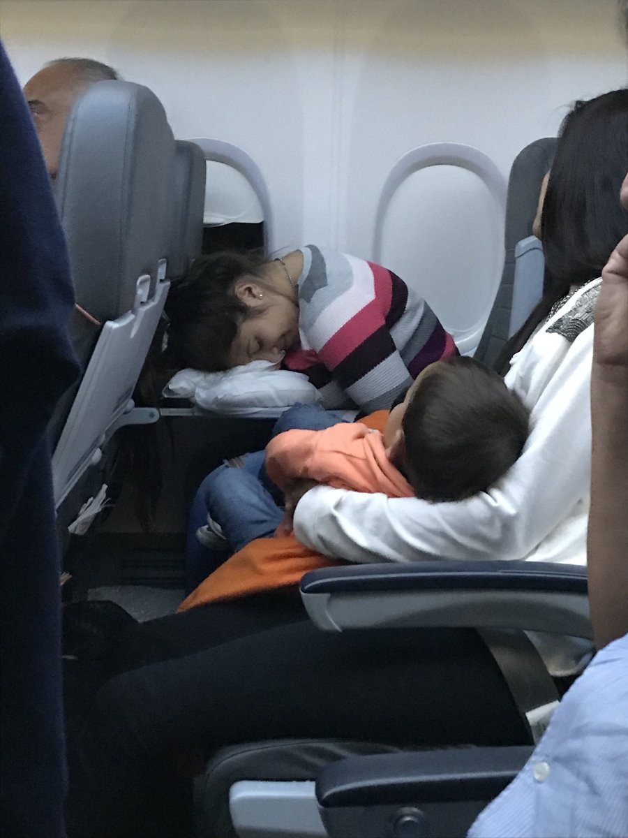 Formas cómodas d dormir en el avión