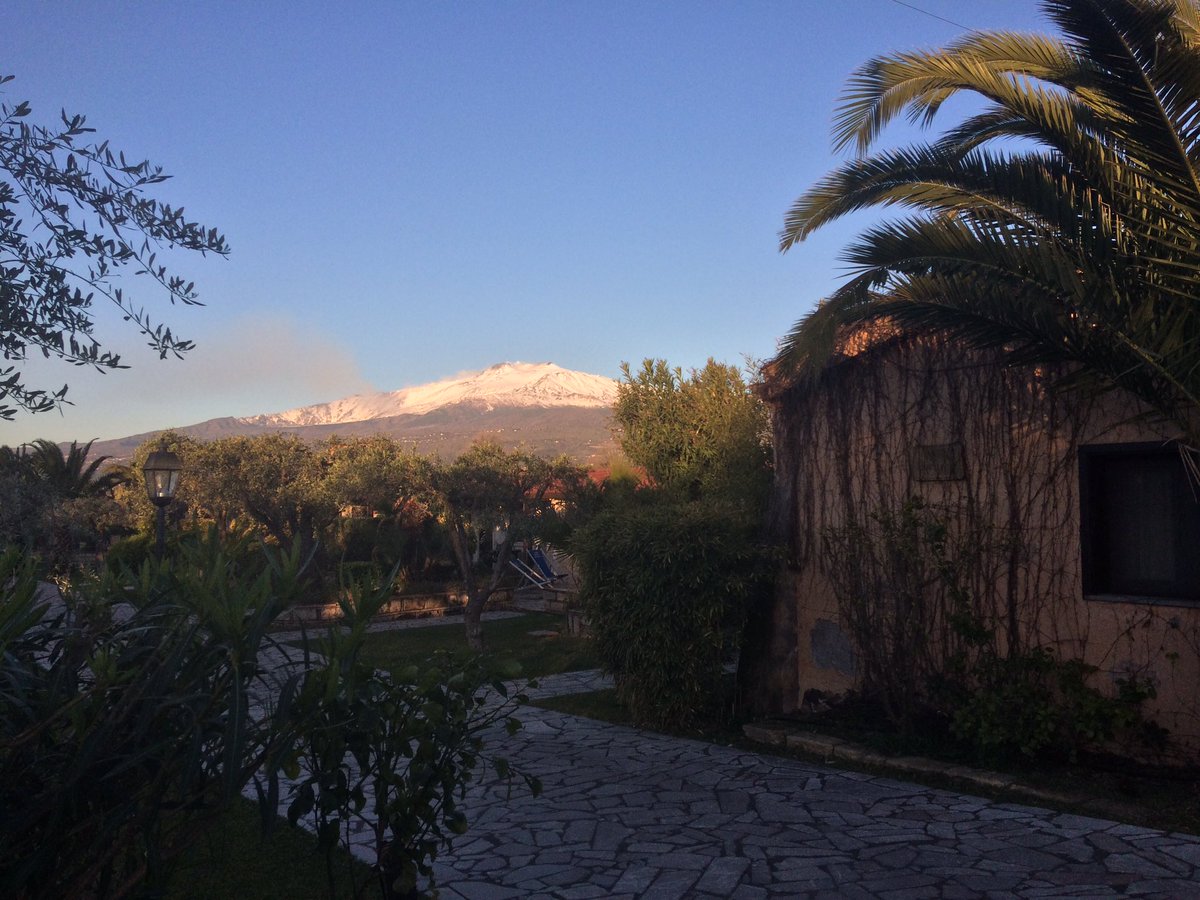 Morning Etna. #karoostreet #metzelermoto