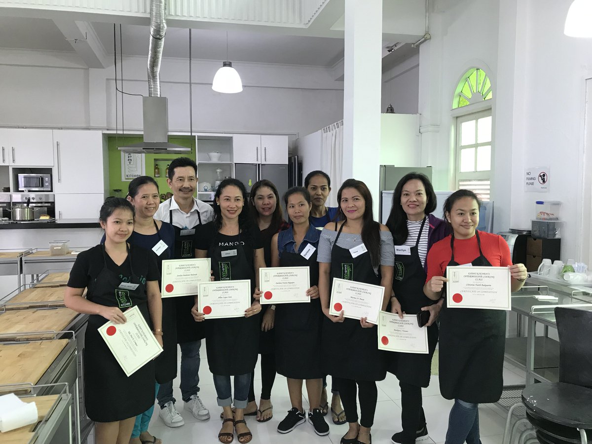 Expat_Kitchen's tweet image. Congratulations to our latest Intermediate graduates! #intermediatecooking #helpercooking #maidcooking #expatkitchensg #cookingschoolsg
