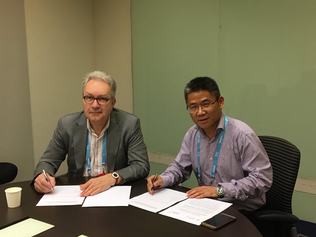 GEANTnews's tweet photo. #CSTNET and @GEANTnews sign cooperation agreement at #APAN45 to increase #connectivity for #scientific #research between Europe and China https://t.co/yEXd5q9vun
