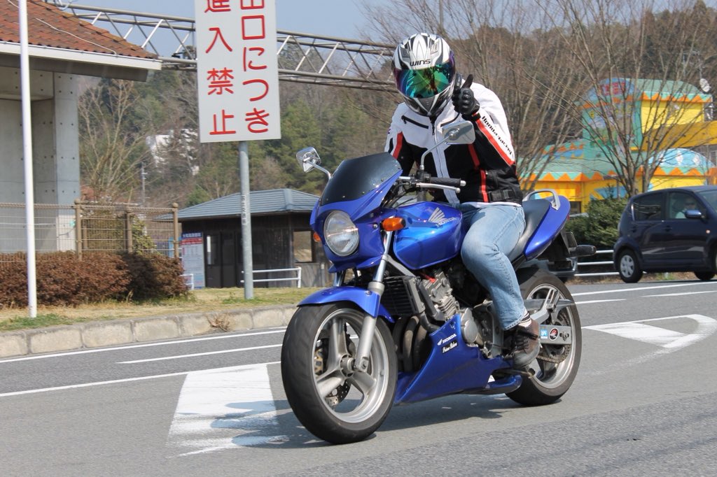 Shuji Pa Twitter フォロワー増えたんで自己紹介w 名前 シュウジ 年齢 19歳 身長 190cm 車両 ホーネット250など 目標 若い内に大型ss乗りたい 好きなこと バイク旅 峠 車 これからもよろしくどうぞ バイク乗りとして軽く自己紹介 ホーネット250 Shuji Pa Twitter フォロワー増えたんで自己紹介w 名前 シュウジ 年齢 19歳 身長 190cm 車両 ホーネット250など 目標 若い内に大型ss乗りたい 好きなこと バイク旅 峠 車 これからもよろしくどうぞ バイク乗りとして軽く自己紹介 ホーネット250