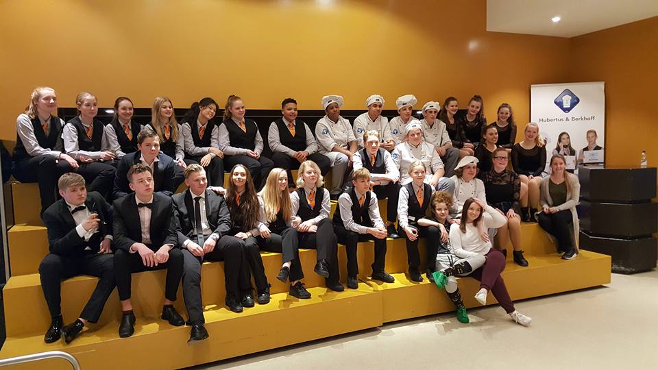 Gisteravond was het een top avond! Voor de tweede maal vond de Magic Dinner Show plaats op onze school. Goochelshow door onze oud-leerling en een heerlijk diner verzorgd door onze leerlingen. Roy en Justin Huiskens bedankt voor een onvergetelijke avond.