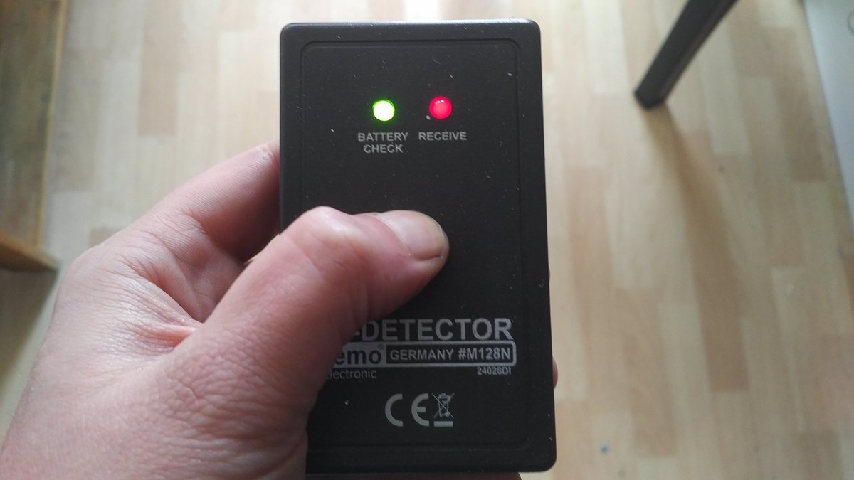 janottaadrian's tweet image. Ich wundere mich gerade warum mein Wanzen-aufspür Gerät in einem Hotelzimmer anschlägt.
Spioniert das Hotel seine Gäste aus oder der Geheimdienst?