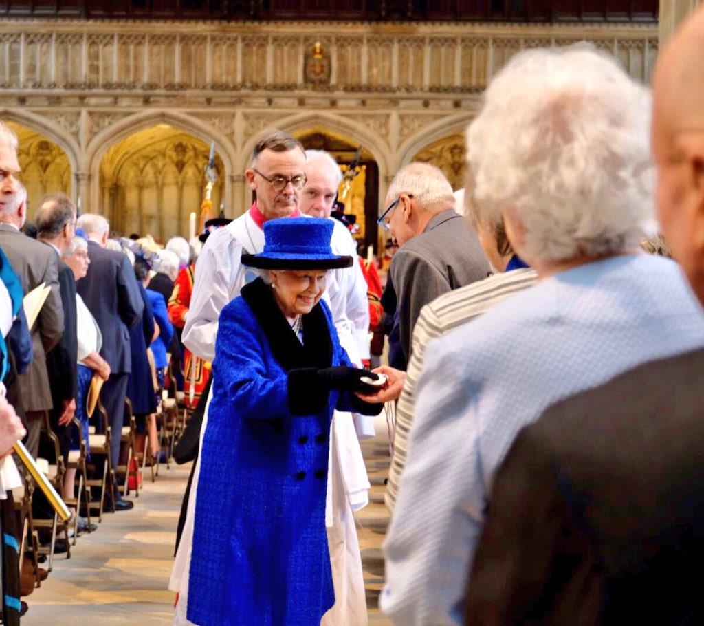 RoyalFamily's tweet photo. During the Royal Maundy Service, The Queen distributes Maundy money to people who have done great work in their local communities. https://t.co/zFtA5D7k14