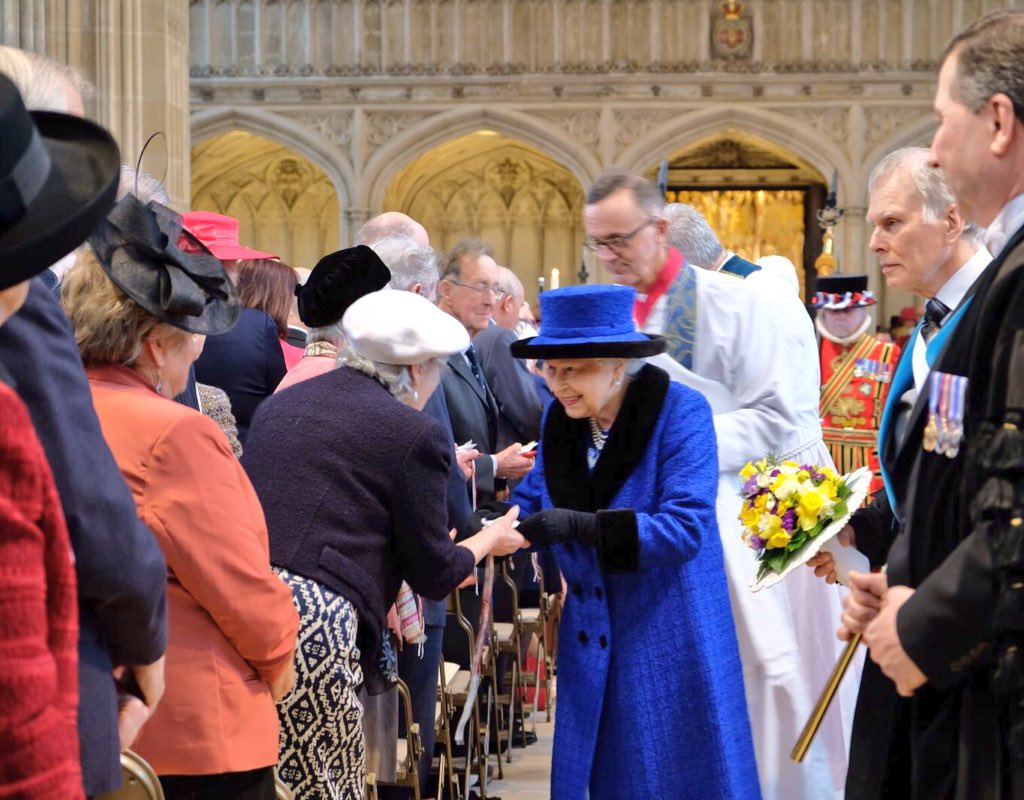RoyalFamily's tweet photo. During the Royal Maundy Service, The Queen distributes Maundy money to people who have done great work in their local communities. https://t.co/zFtA5D7k14