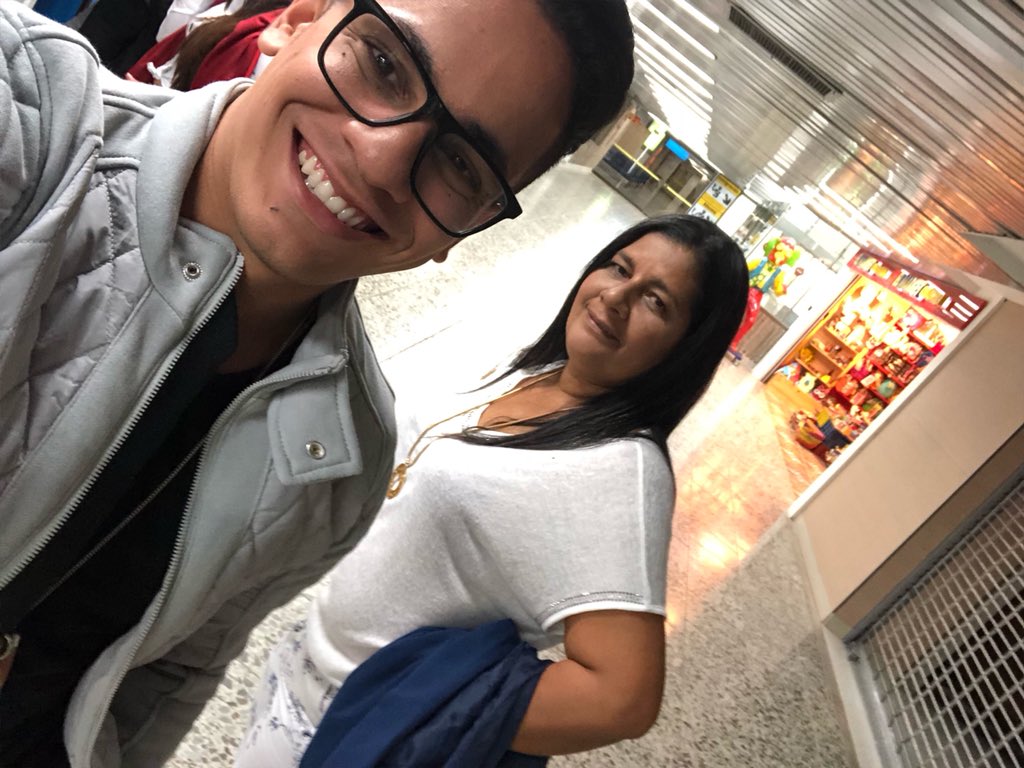 OrlandoCuelloM's tweet photo. Mi compañera de aventura #ilovemon https://t.co/0FaTwL9pHC