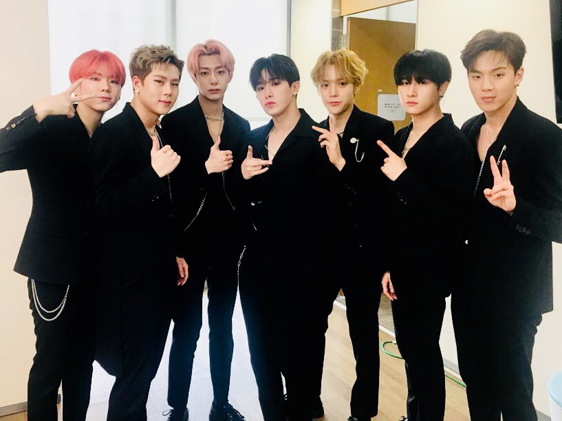 OfficialMONSTAX's tweet photo. [#MONSTA_X]
180329 #엠넷 #엠카운트다운 
#JEALOUSY 무대완료✔️

#젤러시 컴백무대 응원해주셔서
감사합니다! 오늘부터 시작!
앞으로 함께 달려요!😘 https://t.co/nlMNPWzpnL