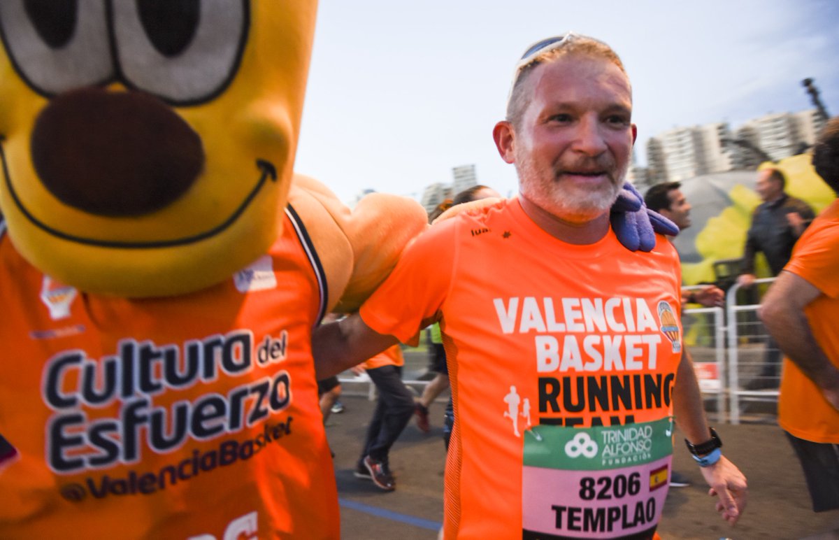 ValenciaBRTeam's tweet photo. Galería de 📷 de nuestra presencia en el @valencia2018.

¡Pintando la gran carrera de taronja!

📷👉 @iffotografo
 
Enlace a la galería ⤵️
https://t.co/fhpY8YF1jO https://t.co/MmaVsZ55WX