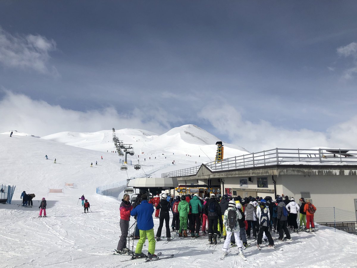 Busy pistes and happy pupils #tommoskitrip2018