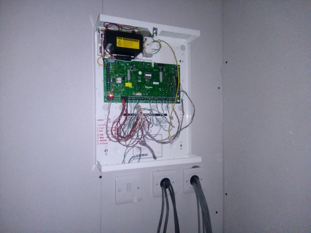 tamworthcctv's tweet photo. Galaxy alarm installation free quotations visit https://t.co/rag6w0TUse https://t.co/4WlKXWZ6ii