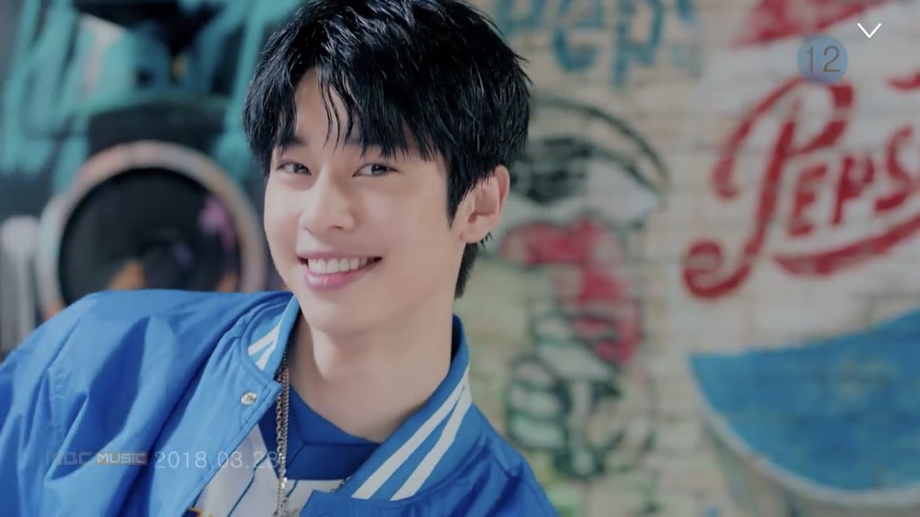 BOM_DONGHYUN's tweet photo. 파랑색을 인간화 하면 김동현 아닐까 😇💙 https://t.co/HRCSNEPlmB