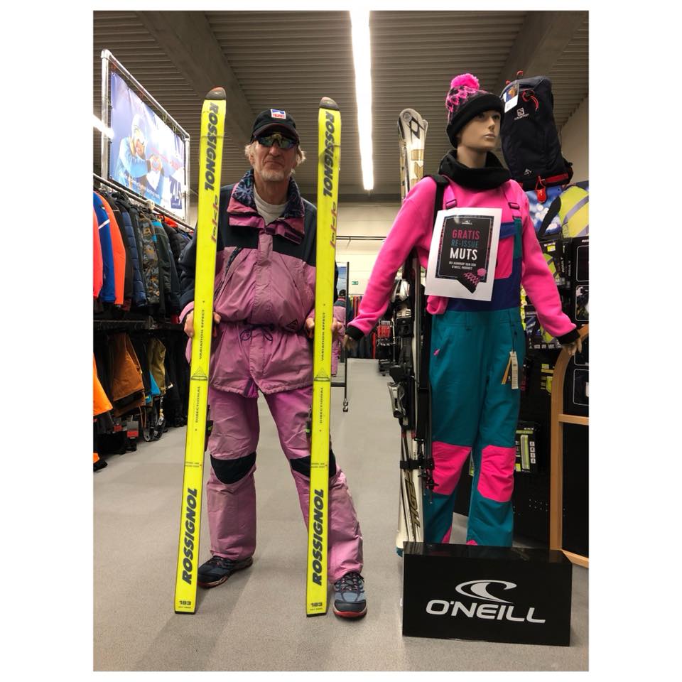 galysport's tweet photo. Op een dag vind je de vrouw van je leven!
Links onze trouwe klant Dirk in een vintage Aesse ensemble, rechts zijn vriendin in een gloednieuwe O'Neill outfit met leuke retro look! 😉😂🎿 https://t.co/U7eng9Vs8w
