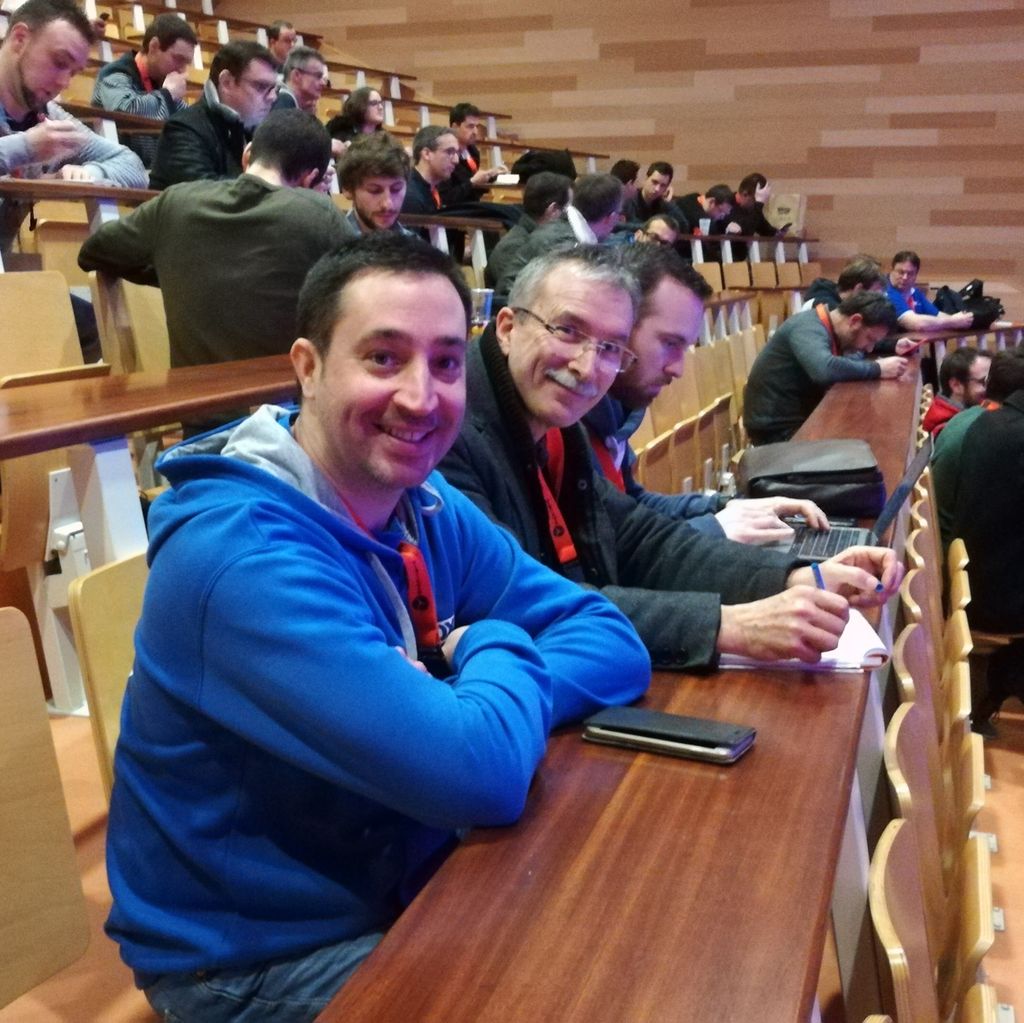 OxianeIT's tweet image. Au #breizhcamp avec @jlrousselin @OxianeIT on attend @jmdoudoux  #Java10 😊