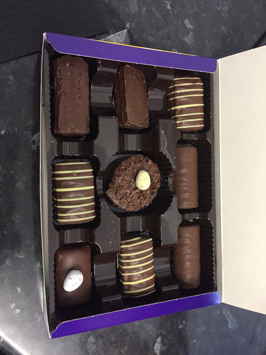 chloeamber6's tweet photo. Hey @CadburyUK , slight issue in the staff room today, 10 people in work today but only 9 cakes 🙊, it says 10 in the box but there is only 9 in it!? 
Erm....what are we going to do? 
#easter #EasterHolidays #eastercakesectionbox #hairdresserissues #salon https://t.co/fSS54uaF79