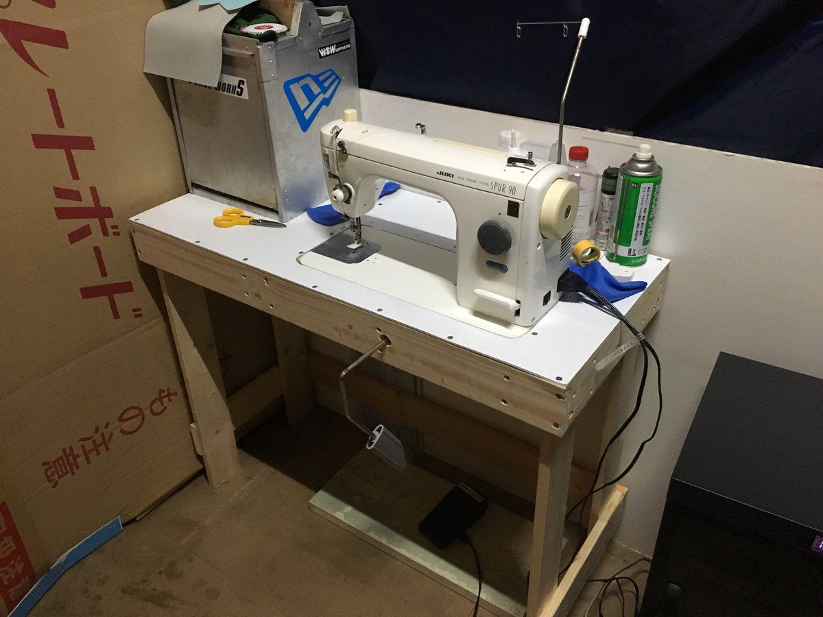 ミシン台２台あります　引き取り限定で 引取り限定】JUKI DDL-5530 職業用ミシン ミシン台付き - メルカリ