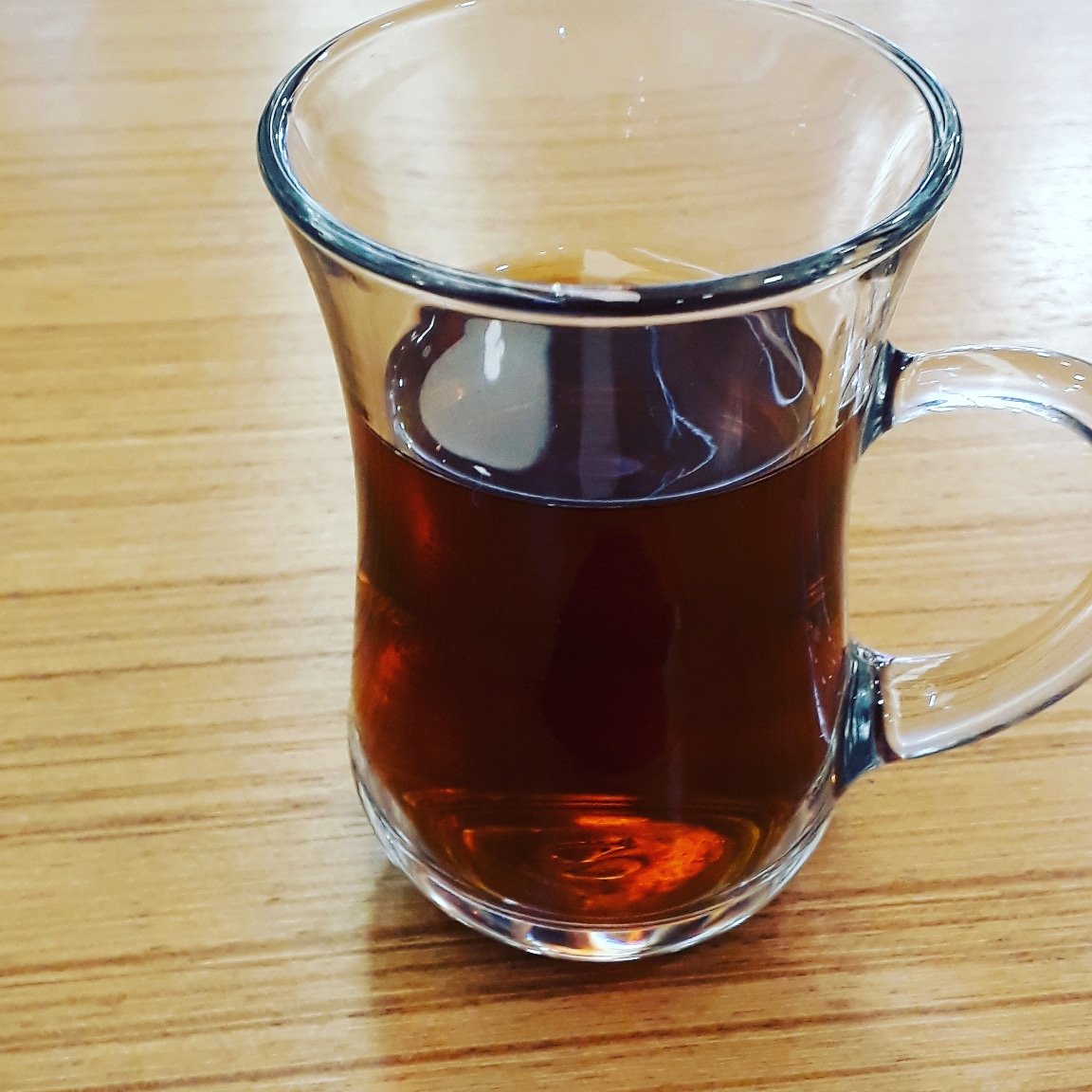 Çay ikikişiliktir...
Aynı aşk gibi....