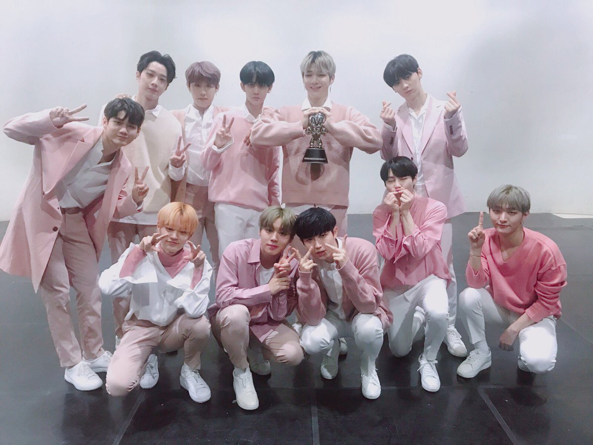 WannaOne_twt's tweet image. [#워너원데이] 항상 워너원을 믿고 사랑해주시는 우리 워너블이 곁에 있어 매일매일 구름 위를 걷고 있는 기분입니다☁️💕 정말 고맙고, 어제보다 오늘 더 사랑합니다 워너블(๑˃̶͈̀o˂̶͈́๑)