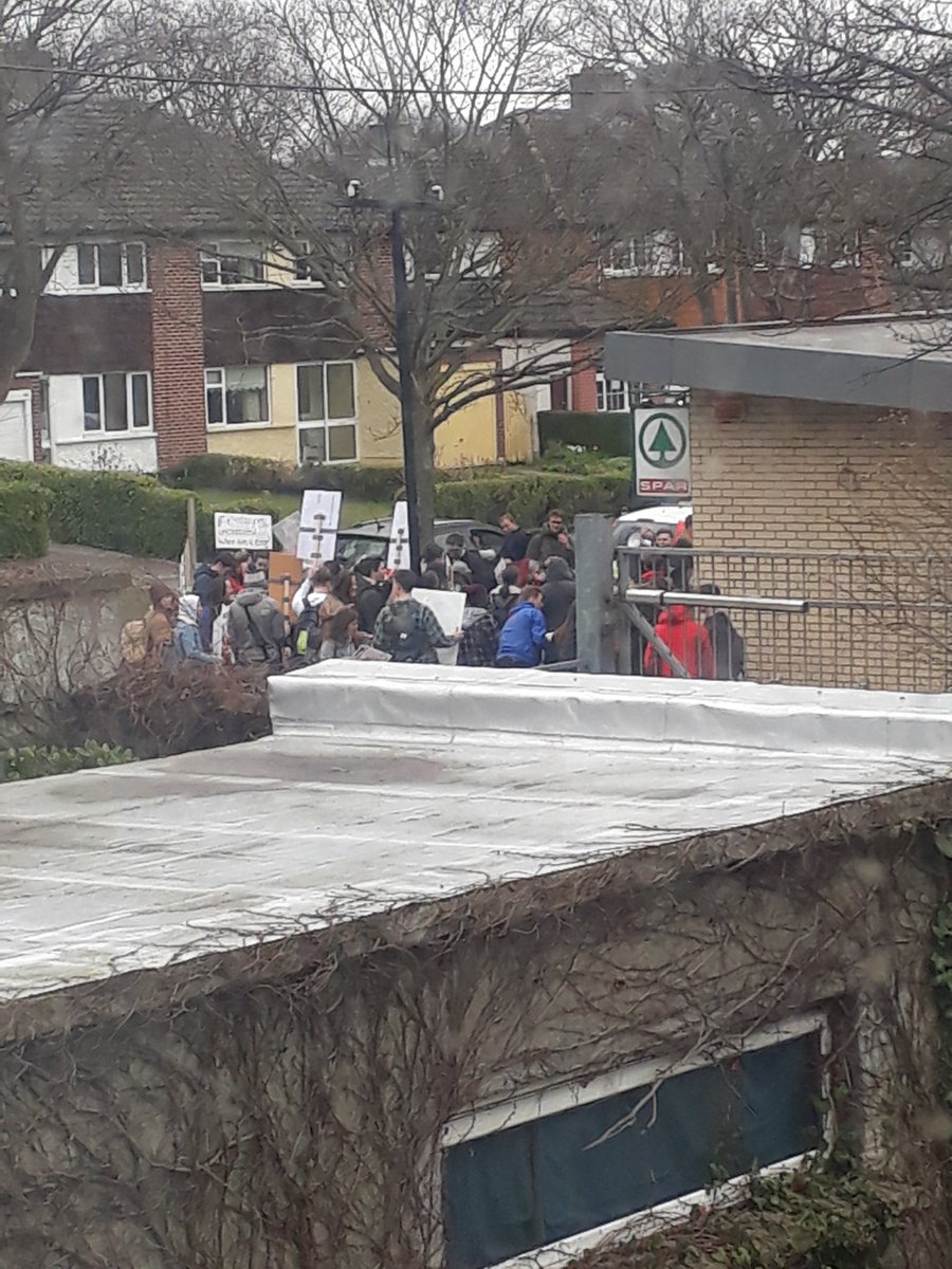 DanDAAllen's tweet photo. @hi_im_cian @Zak_Clancy @Parker961 Finally the protest for the price rise of Chicken Burgers in Spar #EnoughisEnough #ThePriceisNotRight https://t.co/waANc7wqWU