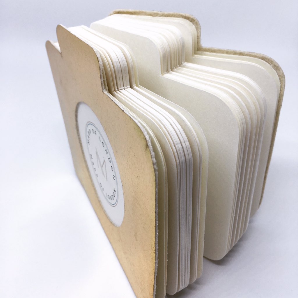 MappofLondon's tweet image. Little notebooks made from 🍍🍍! #vegan #veganlifestyle #pineapple #piñatex #fashion #travel #london #etsy #vegannotebook