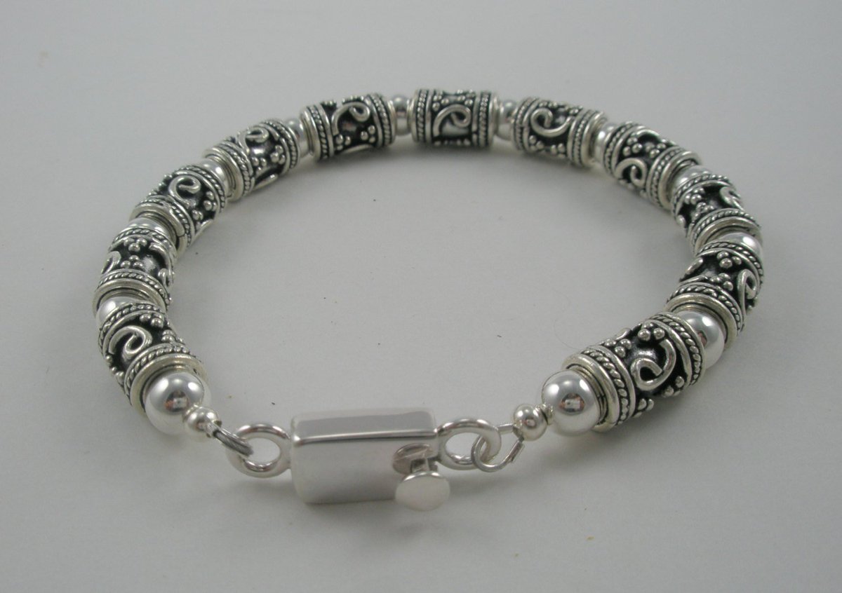 stoneberri's tweet photo. Oxidized Sterling Silver Bracelet https://t.co/lorX9Kq3Z9 #Etsy #Stoneberri #AllSilver https://t.co/ddRCMoInbt