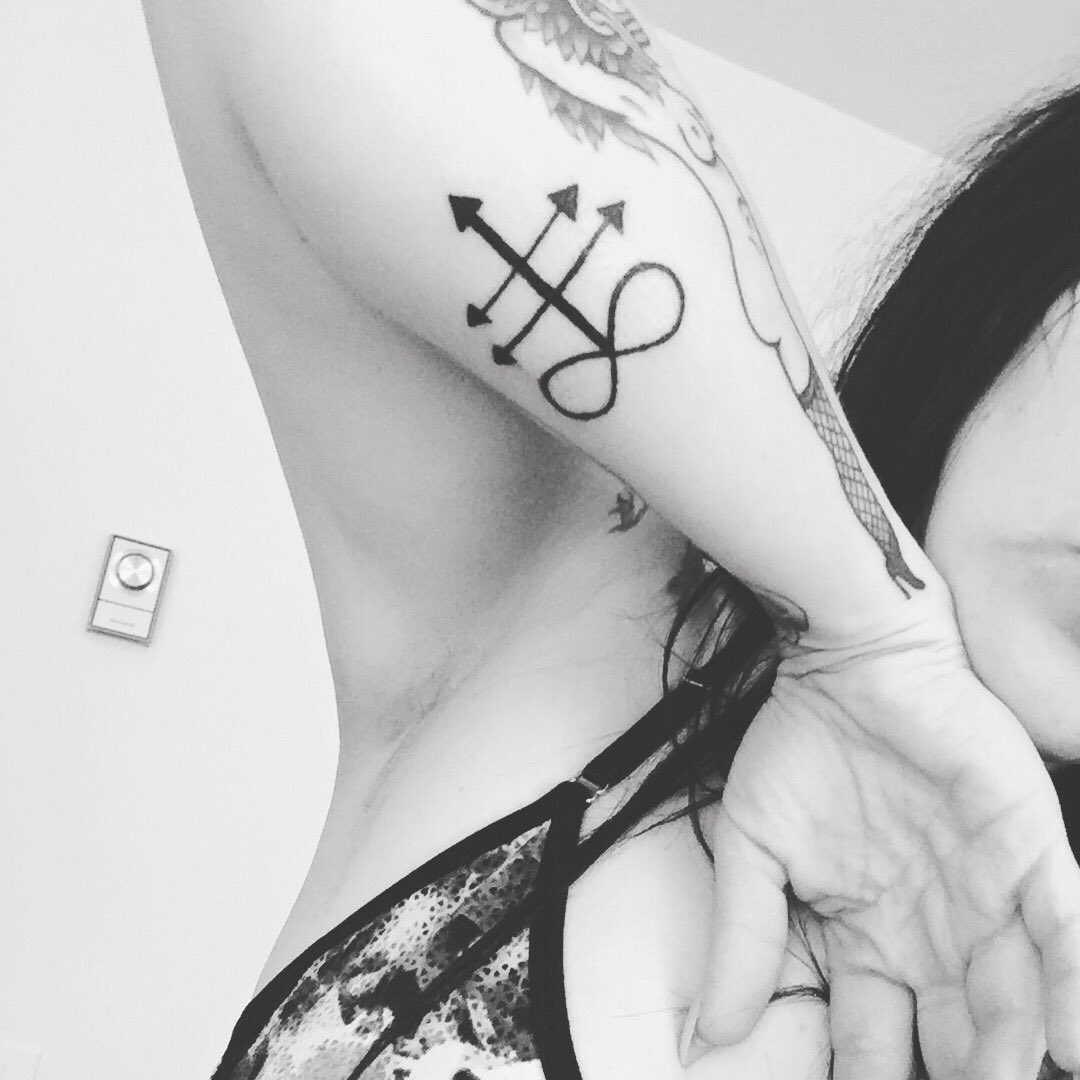 FireflySalem's tweet photo. So this happened in my absence #CamGirl #streamate #leviathancross #luciferianism #satan #AdultWork #witch #metal #blackmetal https://t.co/jGcs5ppacE