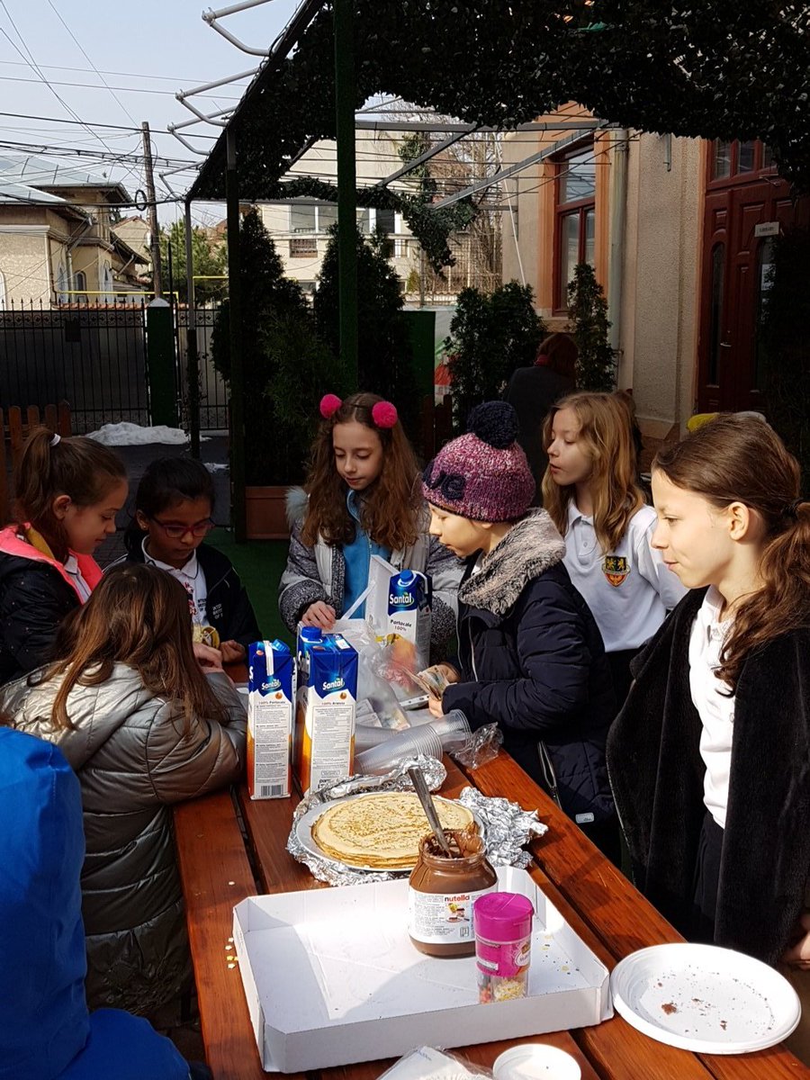 IBSBPRIMARY's tweet photo. Transylvania bake sale today raising money for charity @IBSB4 #community #easter https://t.co/ehQX98Qfg0