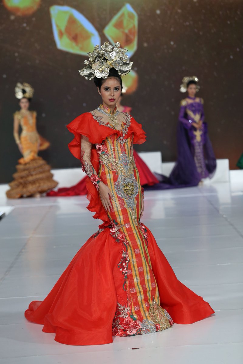 JFF_Runway tweet picture