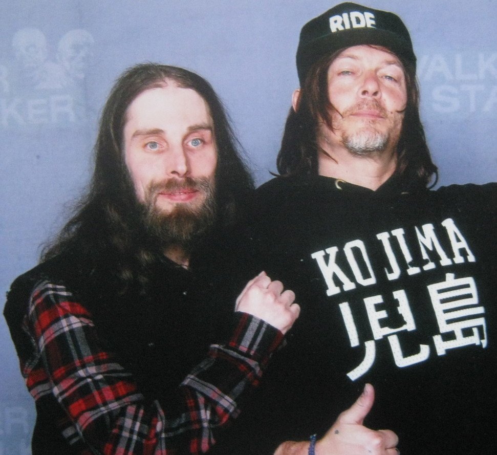 AlexBandFanDE's tweet photo. So this happened about 2 weeks ago in Mannheim at Walker Stalker Con Germany! Any #TheWalkingDead fans here? https://t.co/4TXzv4EwkZ