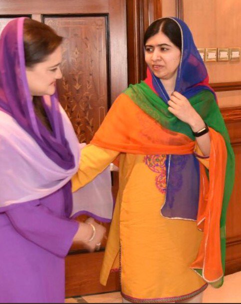 Waqtnewstv's tweet photo. ملالہ یوسف زئی کی وزیر مملکت مریم اورنگزیب  سے ملاقات،
#Waqtnews #MalalaYousafzai #BackToHomeLand @Malala @pid_gov @Marriyum_A https://t.co/AtDqcBALFP