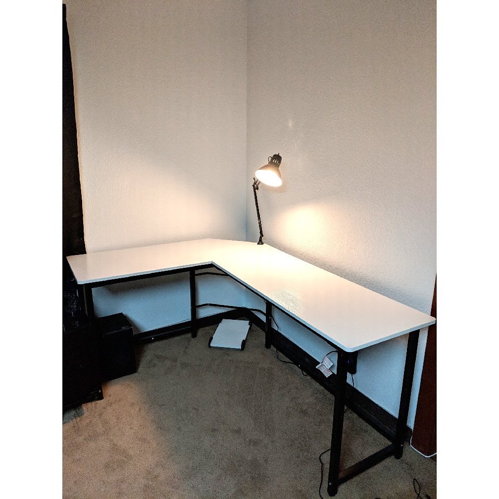 Zkywolf1's tweet image. instagram.com/p/Bg5it02HTk8/

New desk to add to the beginning of my setup. Slowly but surely getting there! •Fineboard Stylish L-Shaped Office Computer Corner Desk Elegant &amp;amp; Modern Design via Amazon• 
#Desk #LShape #Gaming #Setup #zkywolf
@amazon