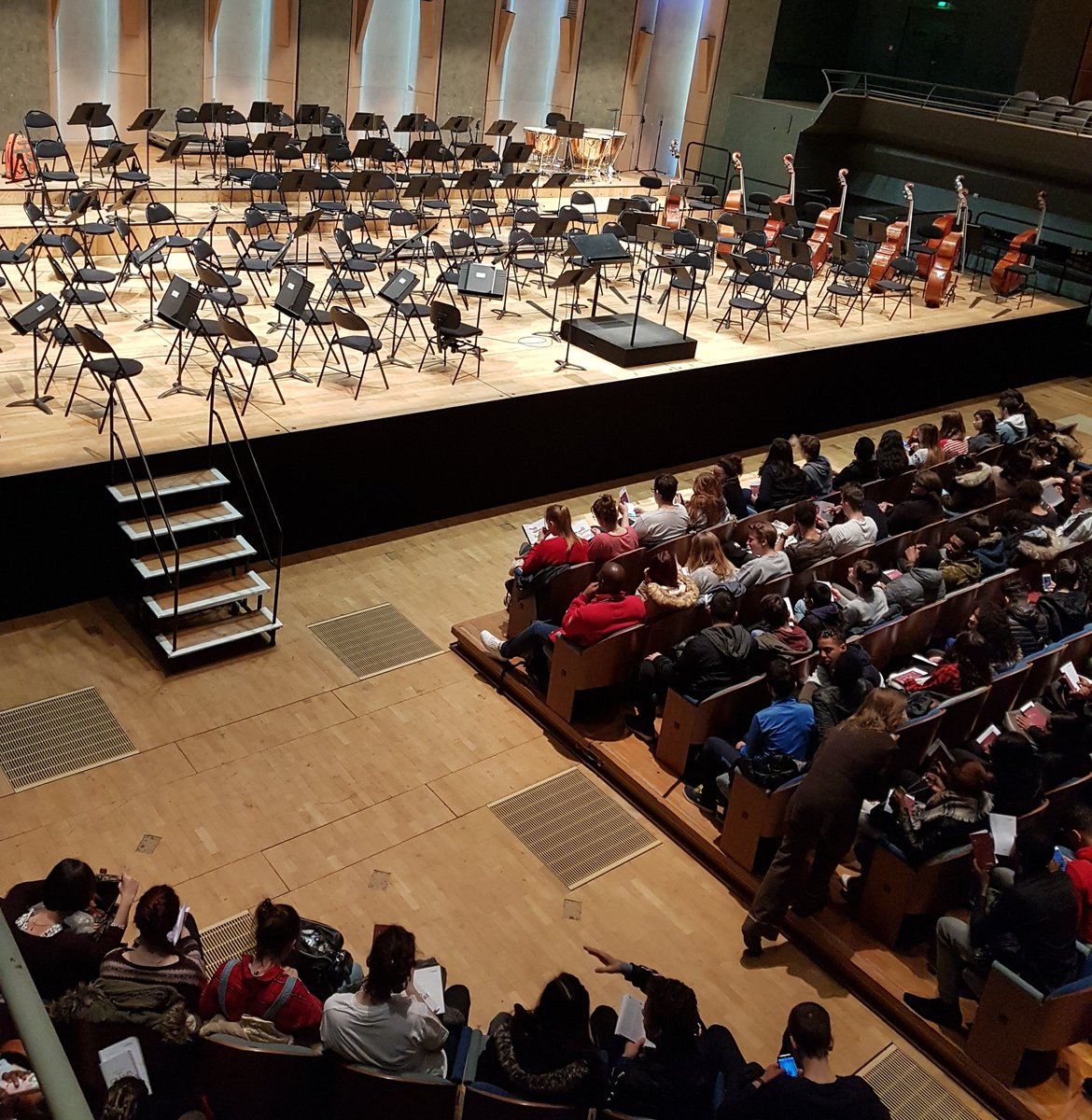 ONDIF's tweet photo. Ici, à la Cité de la musique / @philharmonie plus de 750 lycéens vous attendent pour écouter la répétition générale  @CaseScaglione et @EdgarMoreau ! #ForêtNoire https://t.co/AkKdUiT1DM