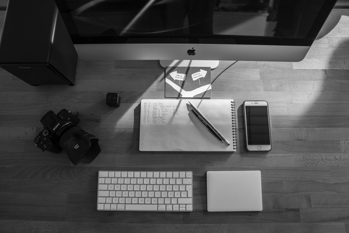 hendrikmorkel's tweet photo. How my desk usually does NOT look like. #CrazyNewShit I do try to keep it this way, but an afternoon later... Love that Notebook, btw.
#blogger #Office #BeyondRAID https://t.co/nrG6mWK5A1