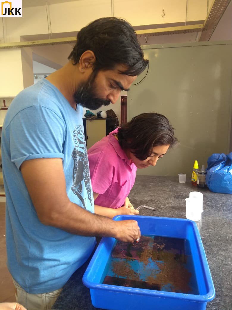 JKK_Jaipur's tweet photo. Graphic arts studios of #JKK is teaching non-toxic techniques of #printmaking. The #workshop on #etching is conducted by Ms. Kavita Shah of @ChhaapTweets.
#JawaharKalaKendra #ChhaapFoundation #GraphicArtStudio #techique #art #artist #artwork #arte #print #engraving https://t.co/y2i2TpmJXU