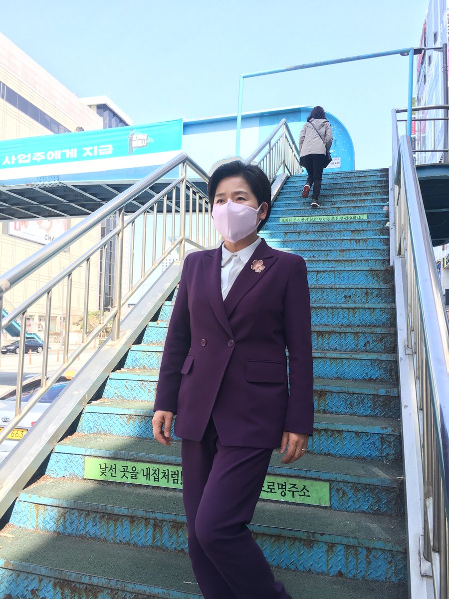 <완전히 새로운 광주>
도심 속 미세먼지 피하기 좋은 곳은 '도심공원'이라고 합니다.

광주는 1인당 공원면적 최하위입니다.

30만평 규모의 광주 센트럴파크가 미세먼지로 부터 광주시민들 지켜드릴겁니다. 그리고 자동차 배출가스를 줄이기 위해 전기택시, 전기버스 도입을 추진하겠습니다.