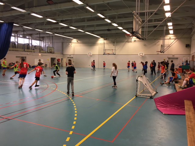 Our middle school spring season took off yesterday by the first practice of the season. Rainy days call for indoor soccer in the fieldhouse!

#asparis #paris #middleschool #soccer #sports #internationalschool