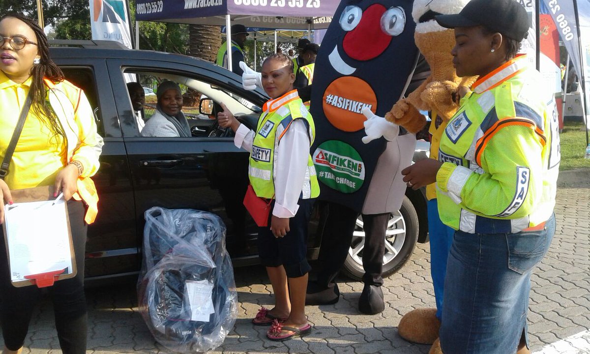 GTP90515691's tweet photo. GTP-Road Safety Education Unit interacting with road users at N1 Petroport. Reminding motorists of safety tips while travelling. #MakeOneChange #SaferEaster #asifikeni https://t.co/XMepdF203d