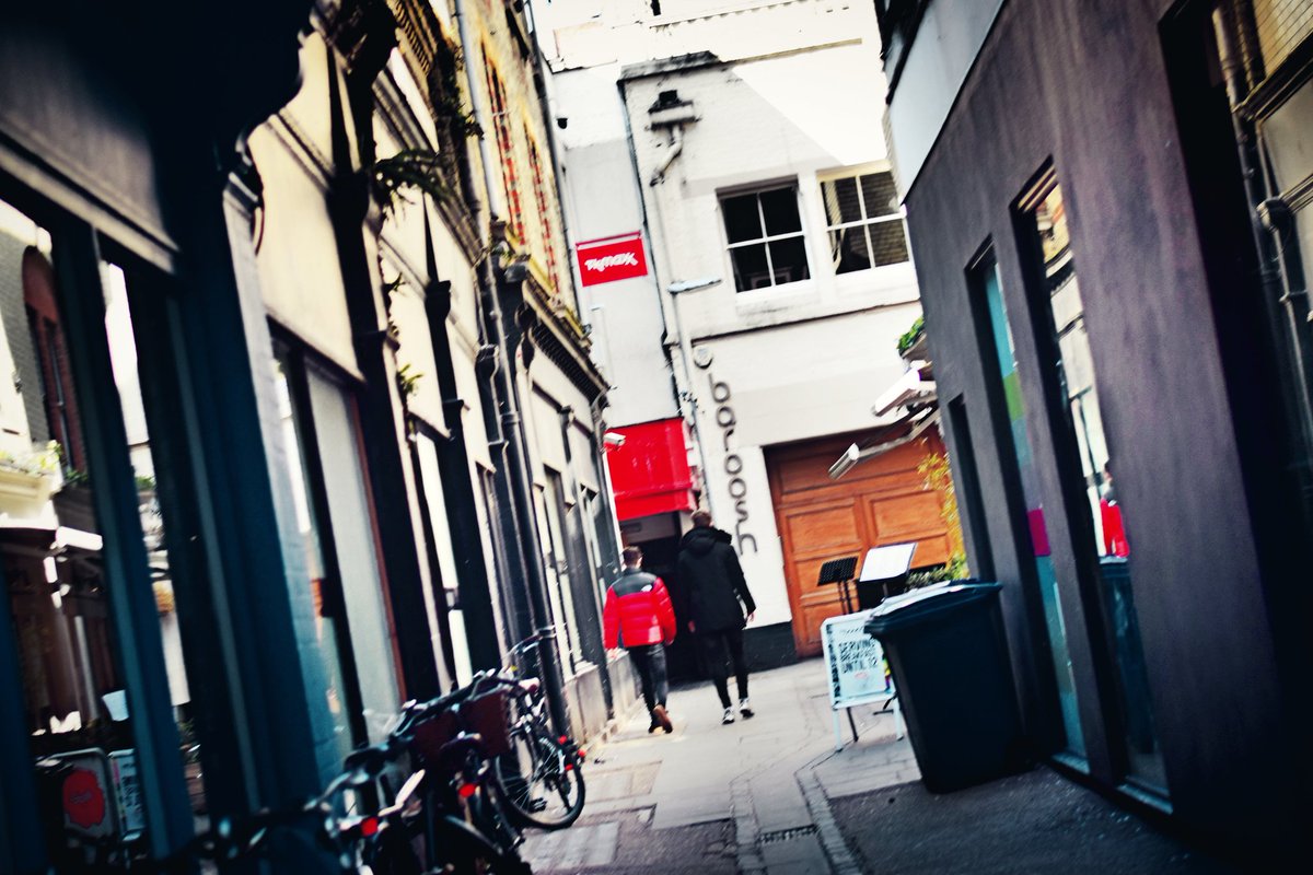 NeilConner6's tweet photo. #photography #streetshot #streetphotography #colourphotography #colourshot #backally https://t.co/eQe9ynhqmV