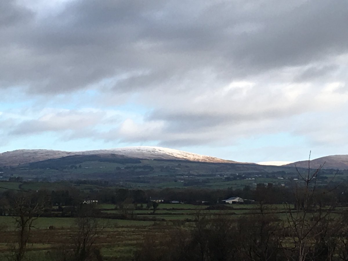 SouthernStarIRL's tweet photo. A lovely sprinkling of snow on the hills over #Drimoleague this morning #westcorklife #westcork #cooleaster #babybeastforEaster https://t.co/InlFFqJFzw