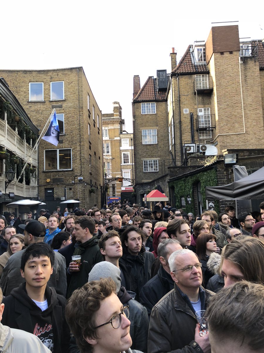 rabh's tweet image. Brilliant evening yesterday, seeing Jack White perform for free at an impromptu gig in the back yard of the historic George Inn pub in Borough, London. Not every day I can do that on the walk home!
#JackWhite #se1