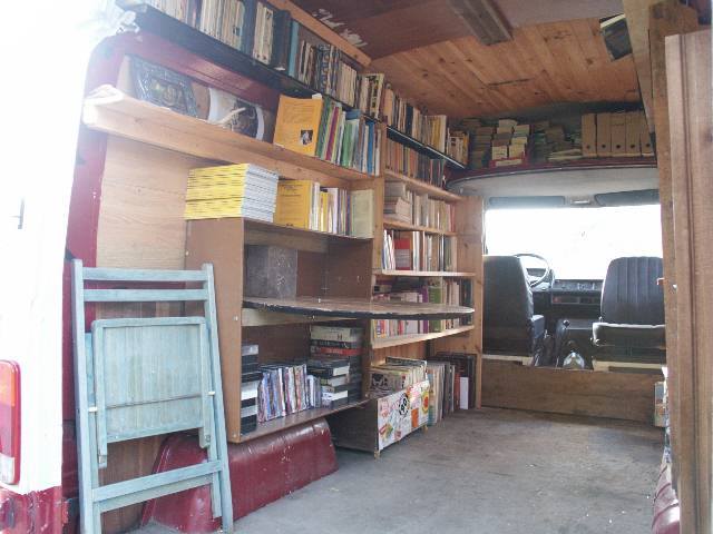 suite de la bibliothèque du Pic Noir construite pour accueillir le fond de feu la librairiemobile :  https://librairiemobile.wordpress.com/2014/12/19/la-librairie-mobile-historique-et-prochaines-etapes/