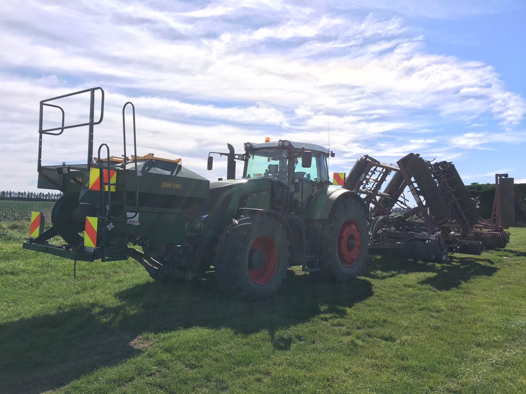 CasswellFarm's tweet photo. Kit central here, living the so called New Zealand dream! Onions, Cultivations and then start night shifts on Spuds Saturday 🇳🇿 bit different to Easter last year.. Hopefully get to watch some test cricket in Christchurch! #BarmyArmy #NewZealand #Fendt https://t.co/8VZYHyffRx